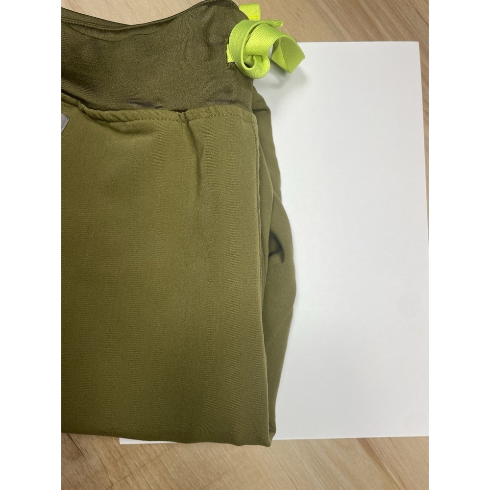 FIGS Scrub Set Womens XS Olive Green Top Pants Jogger Medical Uniform - Picture 2 of 8